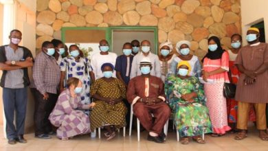 Photo de famille à la session des DDH au Burkina-Faso. Des Femmes pour la majorité