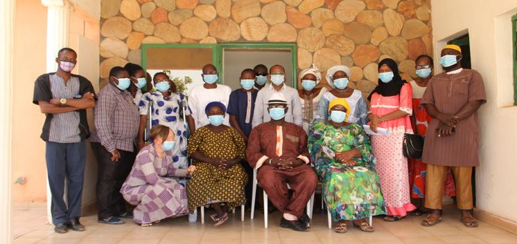Photo de famille à la session des DDH au Burkina-Faso. Des Femmes pour la majorité